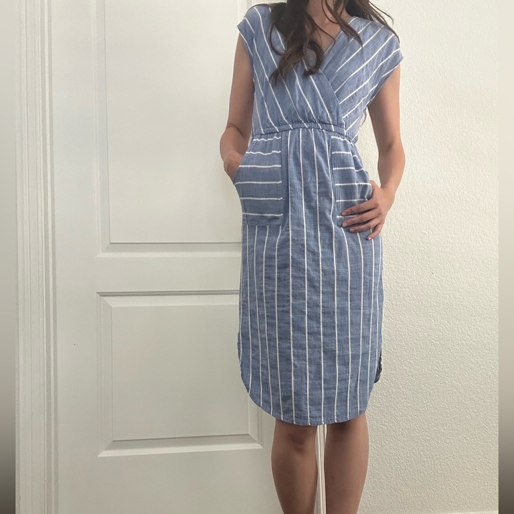 Universal thread size s blue and white stripe v neck dress with the pockets